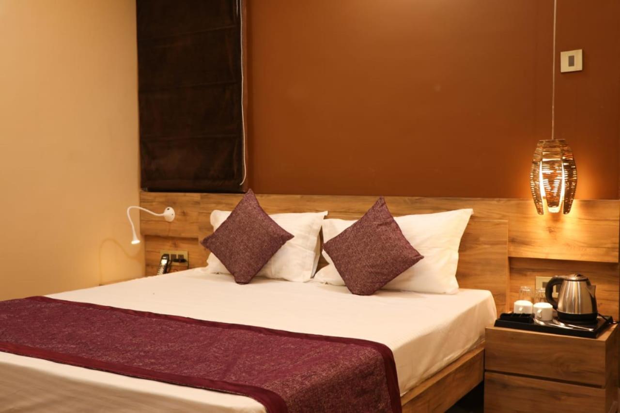Hotel Mansa Kanpur Exterior photo