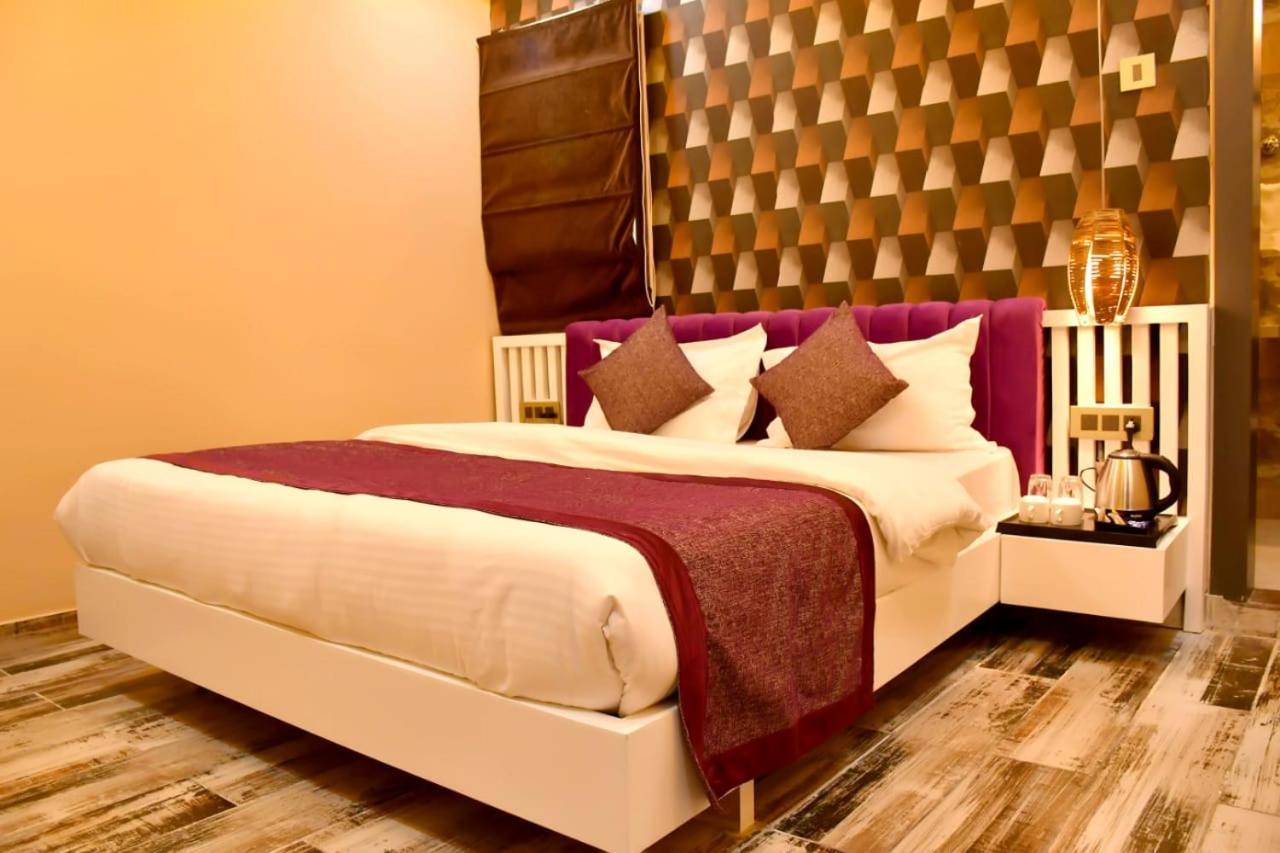 Hotel Mansa Kanpur Exterior photo